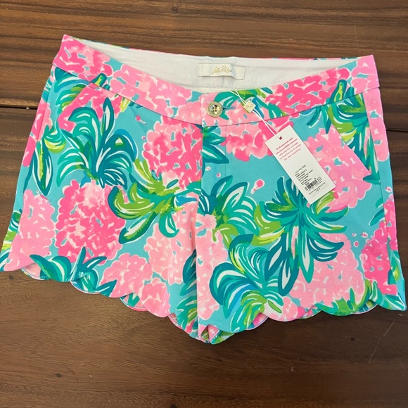 Lilly Pulitzer Pants - Lilly Pulitzer Scallop Hem Tropical Print Shorts - Pink & Aqua NWT